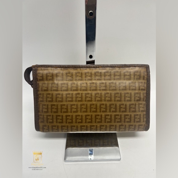 🤎SOLD🤎Fendi Pouch - Picture 2 of 14